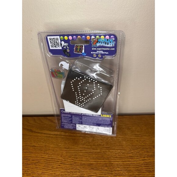 World's Smallest Lite-Brite Game Travel Sized NEW Sealed - Picture 2 of 2